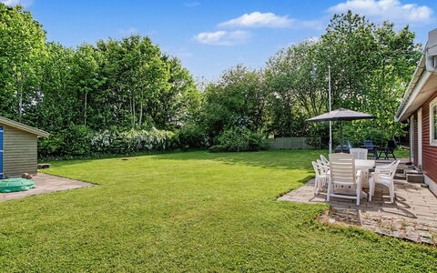 Pascal - 175M from the Sea: Grass, Tree, Garden, Shrub, Lawn, Land Lot, Shade, Groundcover