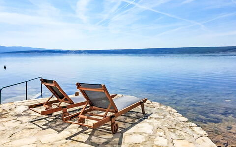 Beach House Suzi: Swimming Pool, Apartment, Resort, Balcony, Condominium, Shade, Eco Hotel, Hotel, Resort Town