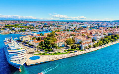 Beach House Suzi: Water, Sea, Coastal And Oceanic Landforms, Bird'S-Eye View, Coast, Tourist Attraction, Ocean, Aerial Photography, Watercraft, Resort
