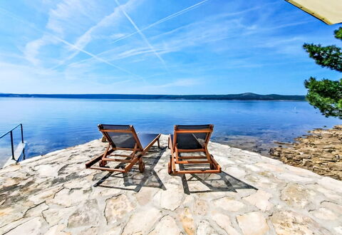 Beach House Suzi: Swimming Pool, Apartment, Resort, Balcony, Condominium, Shade, Eco Hotel, Hotel, Resort Town