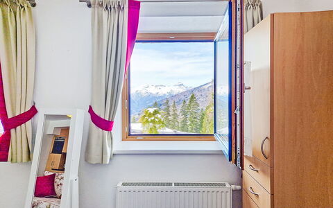 Navis 604: Interior Design, Curtain, Window Treatment, Room, Window Covering, Daylighting, Alps, Glacial Landform