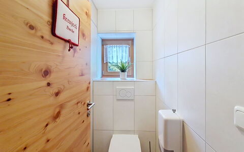 Navis 604: Flooring, Wall, Toilet Seat, Wood, Floor, Toilet, Bathroom, Plumbing Fixture, Interior Design, Plumbing
