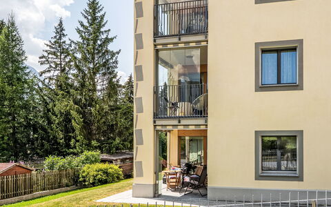 Chesa Chalcherin 3: Apartment, Balcony, Estate, Porch, Handrail, Siding, Villa