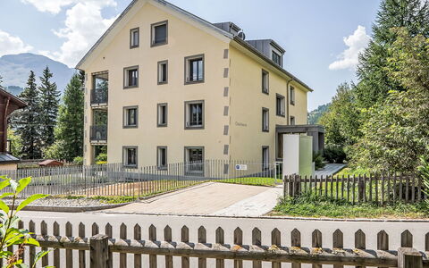 Chesa Chalcherin 3: Building, Window, Home, House, Residential Area, Architecture, Cottage, Estate, Fence, Siding
