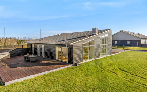 Emelita - 1.4Km from the Sea: Furniture, Wood, Interior Design, Flooring, Floor, Chair, Room, Ceiling, Living Room, Apartment