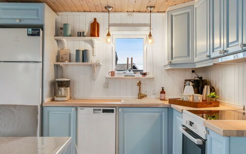 Nikica - from the Sea: Kitchen, Kitchen Appliance, Interior Design, Major Appliance, Countertop, Wood, Cabinetry, Room, Furniture, Home Appliance