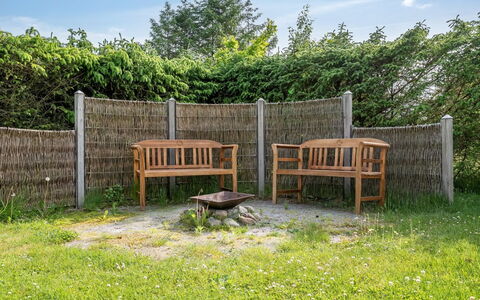 Nikica - from the Sea: Fence, Garden, Backyard, Lawn, Home Fencing, Outdoor Furniture, Yard, Landscaping, Outdoor Structure