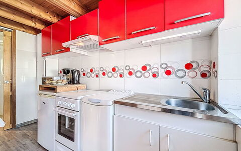 Maison de Pêcheur: Red, Flooring, Interior Design, Floor, Kitchen, Major Appliance, Room, Ceiling, Kitchen Appliance, Home
