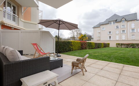 Les Orchidées: Residential Area, Home, Garden, Apartment, Estate, Landscaping, Yard, Lawn, Courtyard, Balcony