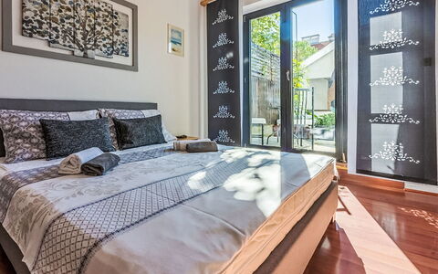 Deleut: Furniture, Interior Design, Bed, Flooring, Bedroom, Floor, Home, Wood, Room, Ceiling