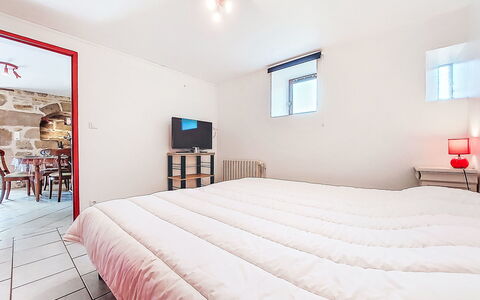 Gite de la Chapelle: Bedroom, Bed, Floor, Furniture, Interior Design, Flooring, Bed Sheet, Home, Bedding, Ceiling