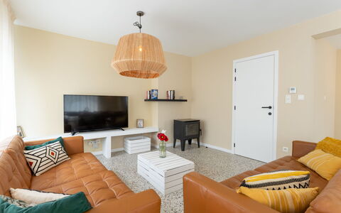 Wanderlust Belgium with Parking: Furniture, Interior Design, Flooring, Floor, Couch, Wall, Wood, Room, Living Room, Ceiling