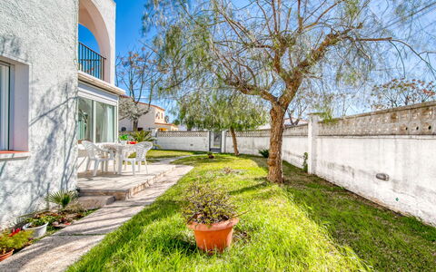 Empuriabrava 542: Garden, Landscaping, Yard, Backyard, Fence, Home Fencing