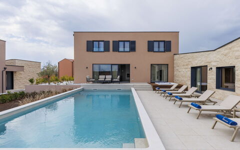 Sola: Resort, Swimming Pool, Hotel, Resort Town, Seaside Resort, Hacienda, Thermae, Tropics, Villa