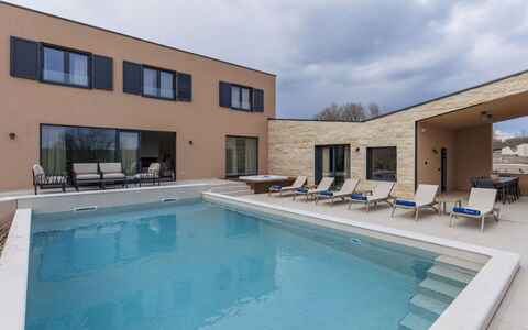 Sola: Resort, Swimming Pool, Hotel, Resort Town, Seaside Resort, Hacienda, Thermae, Tropics, Villa