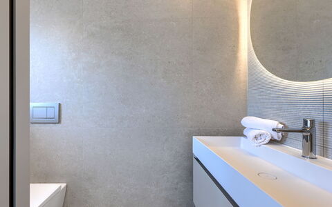 Sola: Wall, Flooring, Plumbing Fixture, Interior Design, Floor, Bathroom, Ceiling, Plumbing, Mirror, Tap