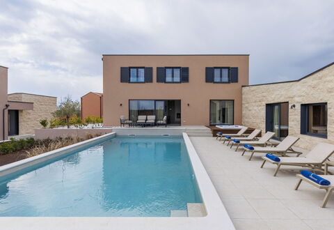 Sola: Resort, Swimming Pool, Hotel, Resort Town, Seaside Resort, Hacienda, Thermae, Tropics, Villa