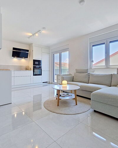 Sunny Terrace 326.1