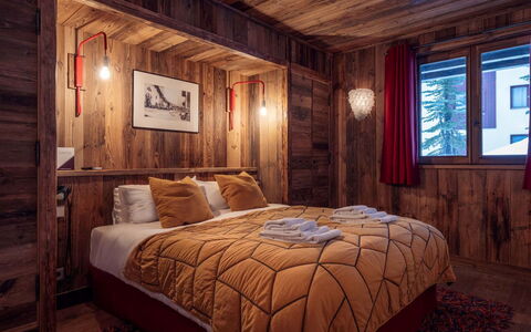 Chalet Genepy: Bedroom, Wood, Interior Design, Bed, Bed Sheet, Bedding, Ceiling, Lighting, Bed Frame, Flooring