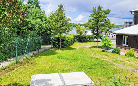 Bungalow am Grienericksee: Shrub, Residential Area, Garden, Cottage, Lawn, Landscaping, Shade, Estate, Yard