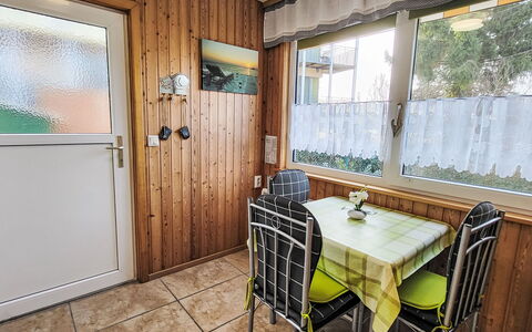 Bungalow am Grienericksee: Wood, Floor, Door, Room, Wood Stain, Hardwood, Plank, Plywood, Chair, Wood Flooring