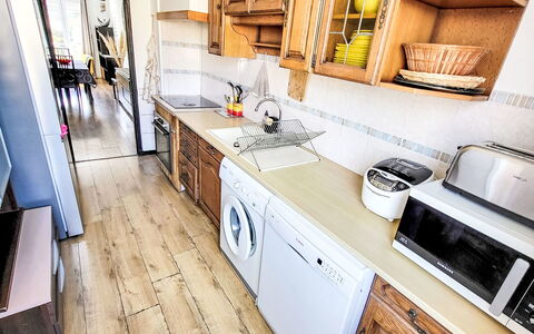Marius Bondil: Wood, Flooring, Major Appliance, Floor, Furniture, Wood Flooring, Interior Design, Countertop, Kitchen, Cabinetry