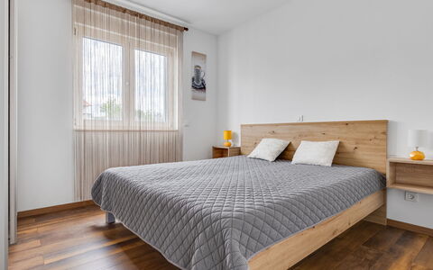 Petra: Bed, Furniture, Bedroom, Interior Design, Bedding, Flooring, Floor, Bed Sheet, Wall, Wood