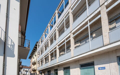 Alba 46: Apartment, Urban Design, Condominium, Composite Material, Commercial Building, Mixed-Use, Balcony, Concrete, Glass, Family Car