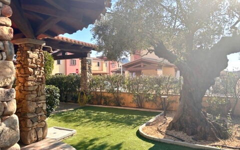 Villetta Rosa: Facade, Roof, Solar Energy, Shade, Solar Power, Shed, Siding