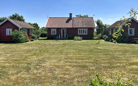 Villa Alvaret: Grass, Building, House, Home, Residential Area, Roof, Cottage, Plain, Land Lot