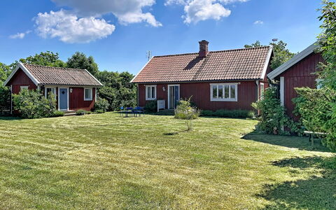 Villa Alvaret: Grass, Building, House, Roof, Home, Cottage, Residential Area, Land Lot, Shrub, Landscape