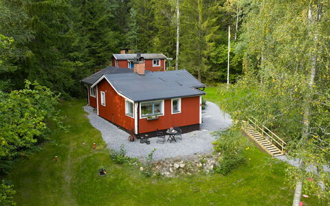 Paradislyckan: Facade, Roof, Solar Energy, Shade, Solar Power, Shed, Siding