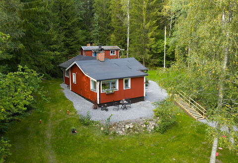 Paradislyckan: Facade, Roof, Solar Energy, Shade, Solar Power, Shed, Siding