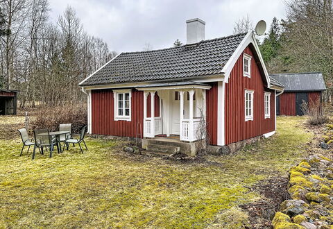Kråktorpet: Facade, Roof, Solar Energy, Shade, Solar Power, Shed, Siding