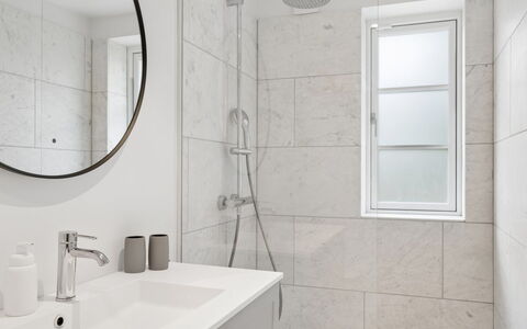 Har - 685M from the Sea: Bathroom, Plumbing Fixture, Wall, Flooring, Interior Design, Floor, Bathroom Sink, Sink, Mirror, Tap