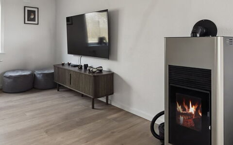 Milan - 20Km from the Sea: Flooring, Floor, Home Appliance, Room, Wood Flooring, Hearth, Living Room, Loudspeaker, Hardwood, Wood-Burning Stove