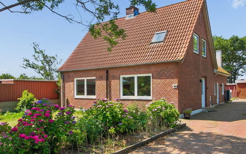 Milan - 20Km from the Sea: Roof, House, Home, Cottage, Door, Siding, Estate, Lawn, Yard, Porch