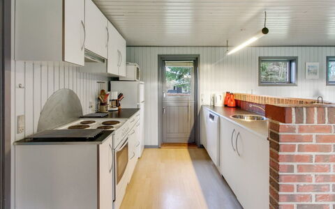 Kate - 700M to the Fjord: Wood, Flooring, Ceiling, Floor, Interior Design, Kitchen, Countertop, Room, Wood Stain, Hardwood