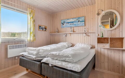 Danail - 250M from the Sea: Wood, Bedroom, Furniture, Bed, Interior Design, Bed Sheet, Bedding, Bed Frame, Ceiling, Room