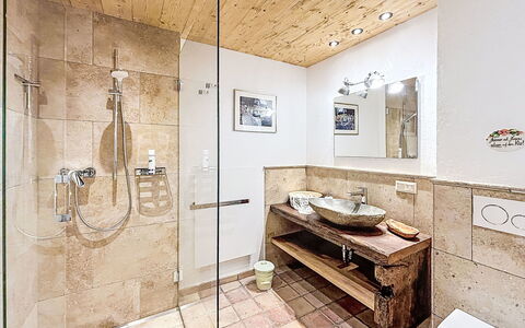 Mirnock-Chalet: Flooring, Interior Design, Plumbing Fixture, Floor, Bathroom, Ceiling, Plumbing, Tap, Sink, Bathroom Cabinet