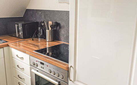 Breite Straße: Kitchen, Flooring, Cabinetry, Wood, Countertop, Kitchen Appliance, Interior Design, Major Appliance, Floor, Home