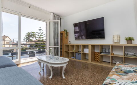 Mi Capricho: Interior Design, Flooring, Furniture, Floor, Wood, Ceiling, Room, Living Room, Lighting, Home
