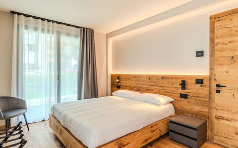 Antica Fontana: Interior Design, Wood, Flooring, Furniture, Bedroom, Floor, Ceiling, Bed, Home, Room