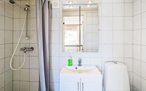 Hagen: Plumbing Fixture, Sink, Bathroom Sink, Flooring, Floor, Interior Design, Bathroom, Tap, Plumbing, Room
