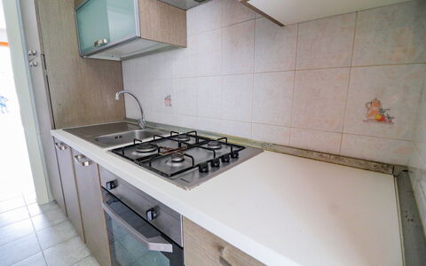 Amanda: Kitchen, Kitchen Appliance, Countertop, Major Appliance, Kitchen Sink, Kitchen Stove, Stove, Gas Stove, Cooktop, Flooring