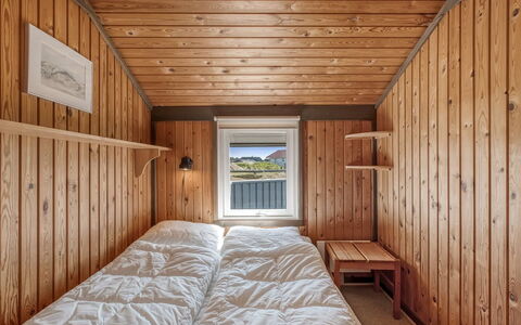 Flory - 400M from the Sea: Wood, Bedroom, Floor, Flooring, Ceiling, Bed, Wood Stain, Bed Sheet, Hardwood, Bedding