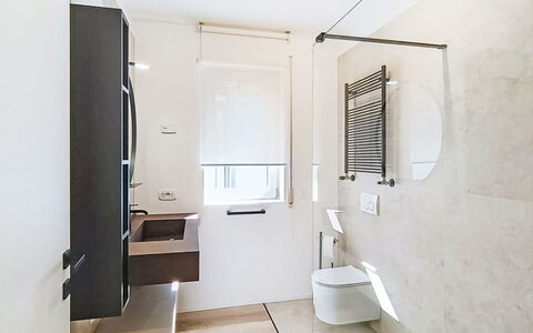 Family and Friends: Interior Design, Bathroom, Flooring, Wall, Plumbing Fixture, Floor, Mirror, Toilet, Ceiling, Plumbing