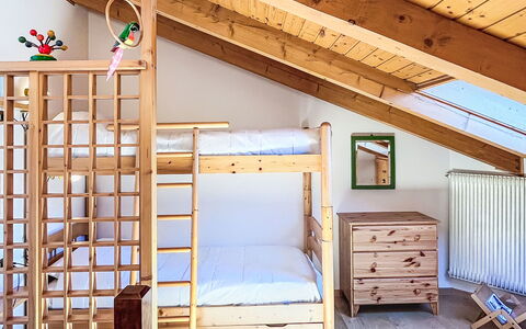 Ginepro: Furniture, Wood, Interior Design, Flooring, Floor, Ceiling, Bedroom, Bed, Lighting, Room