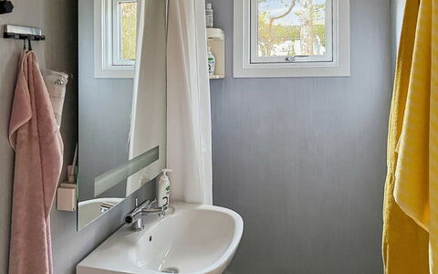 Ermelina - 150M from the Sea: Bathroom, Plumbing Fixture, Wall, Interior Design, Bathroom Sink, Flooring, Sink, Floor, Textile, Tap