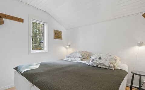 Ermelina - 150M from the Sea: Wood, Ceiling, Interior Design, Bedroom, Flooring, Floor, Bed, Bed Sheet, Room, Bedding